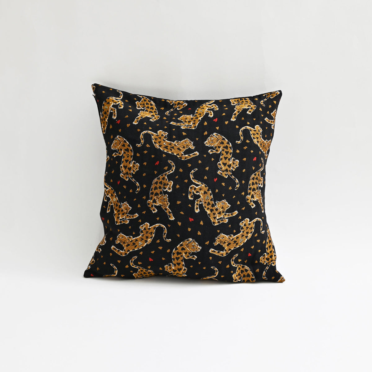 【BASIC AND ACCENT】Leopard クッションカバー M – BASIC AND ACCENT ONLINE STORE