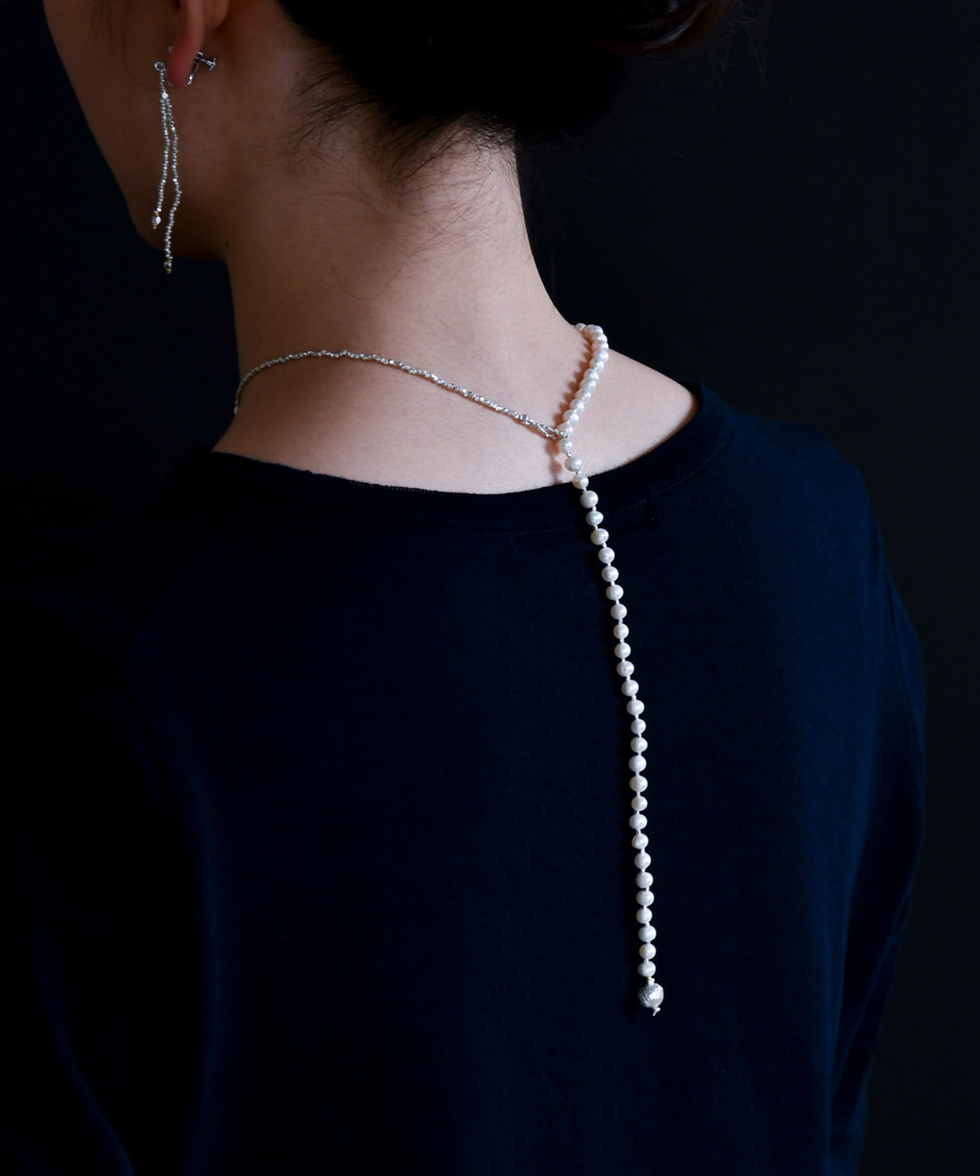 テールを長く取って着用する事も可能です。