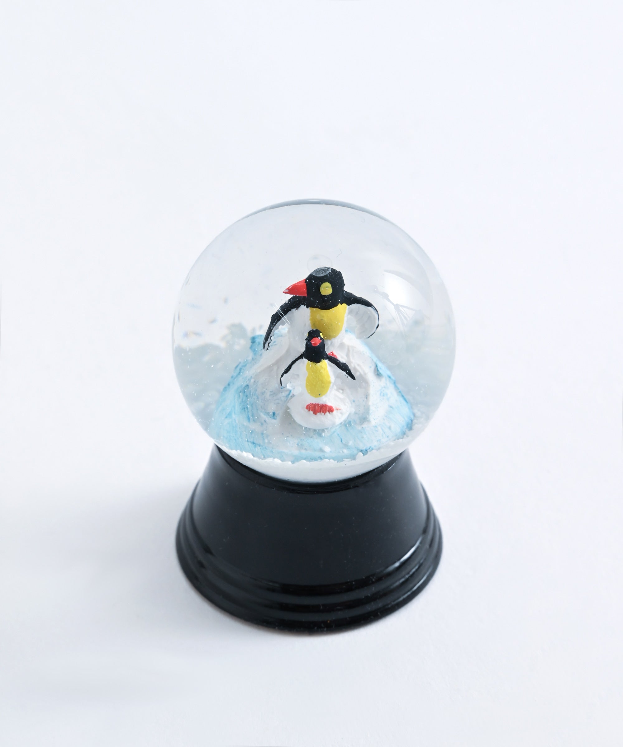 スノードーム (ペンギン) 45mm – BASIC AND ACCENT ONLINE STORE