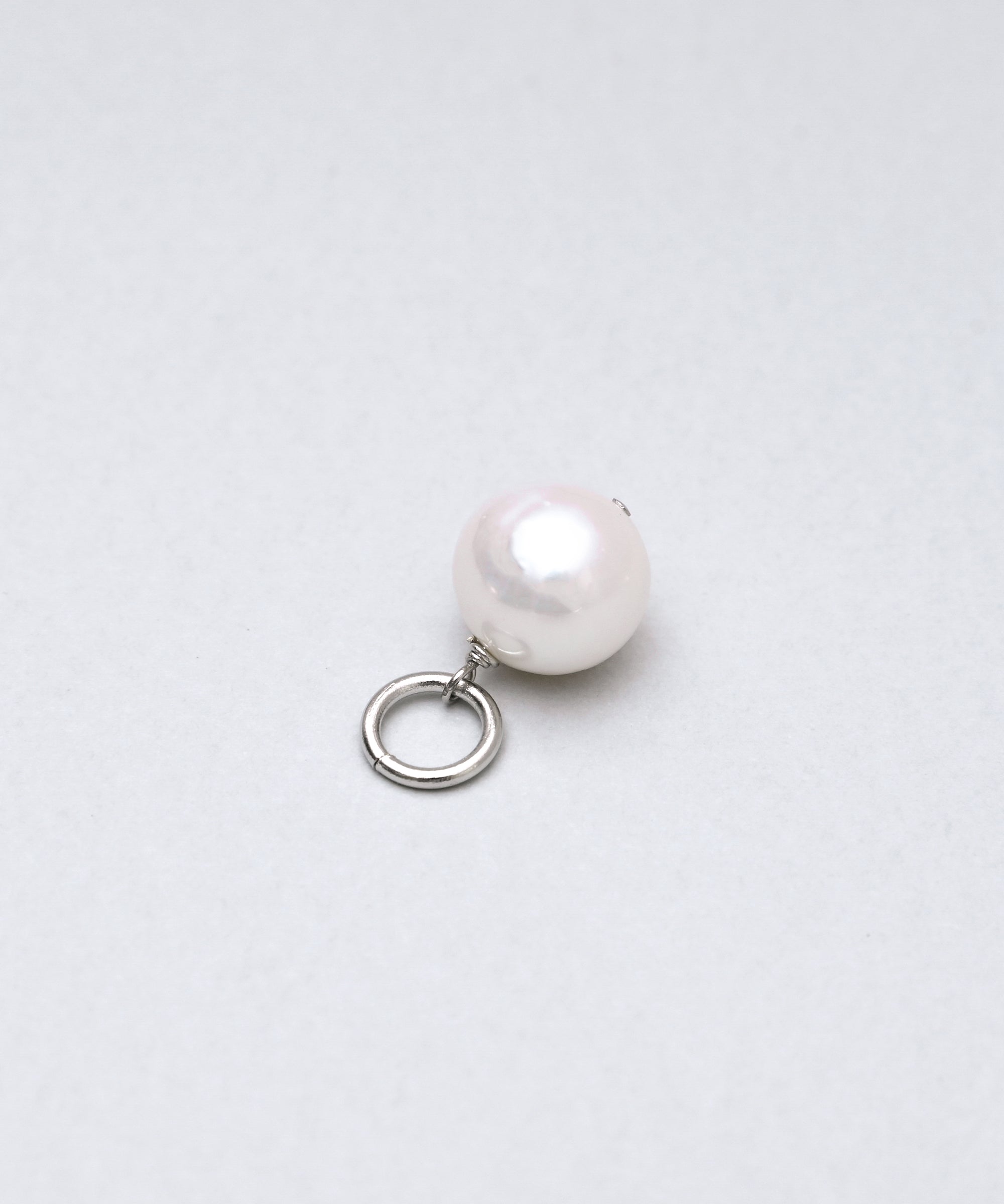 BASIC AND ACCENT】nuclear pearl 淡水パール イヤリング – BASIC AND