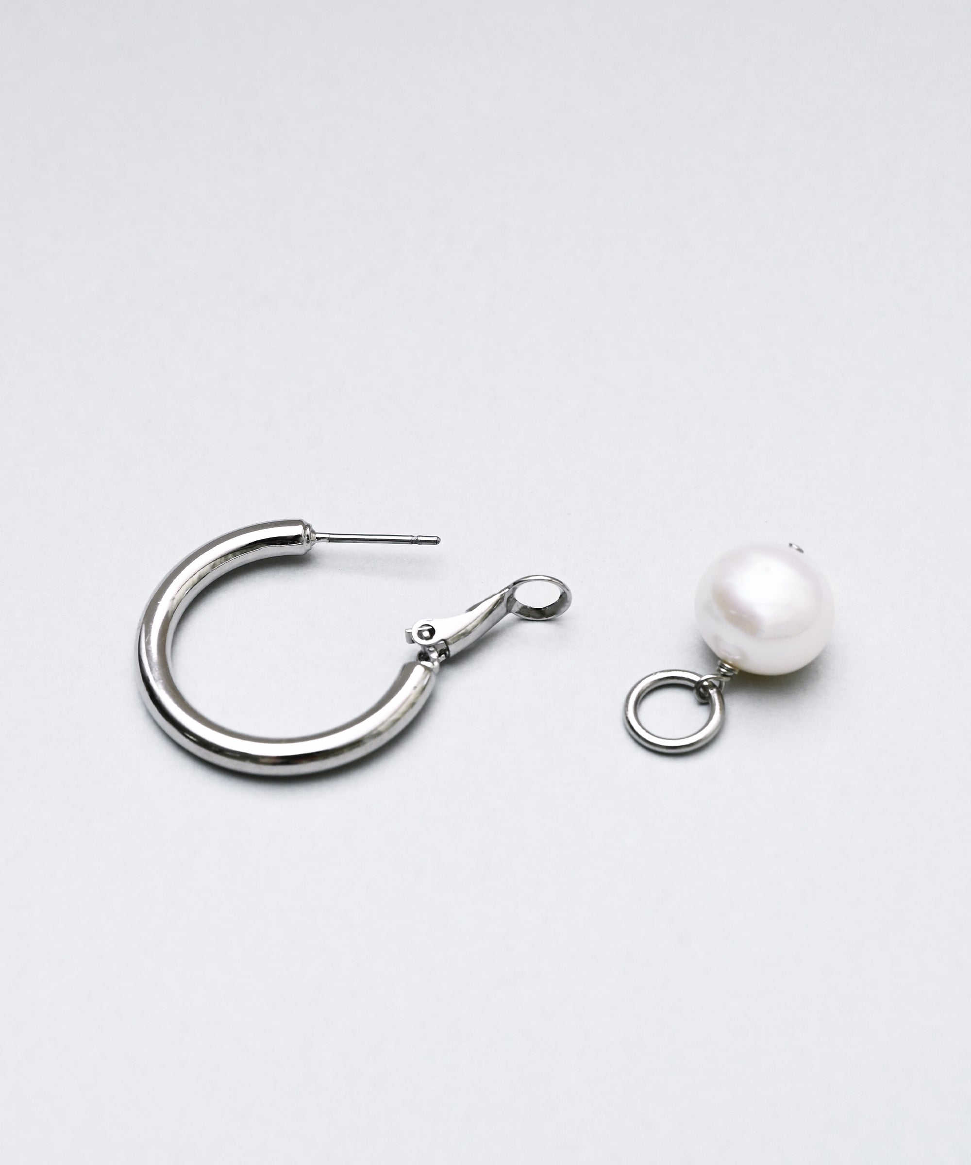 BASIC AND ACCENT】nuclear pearl 淡水パール ピアス – BASIC AND