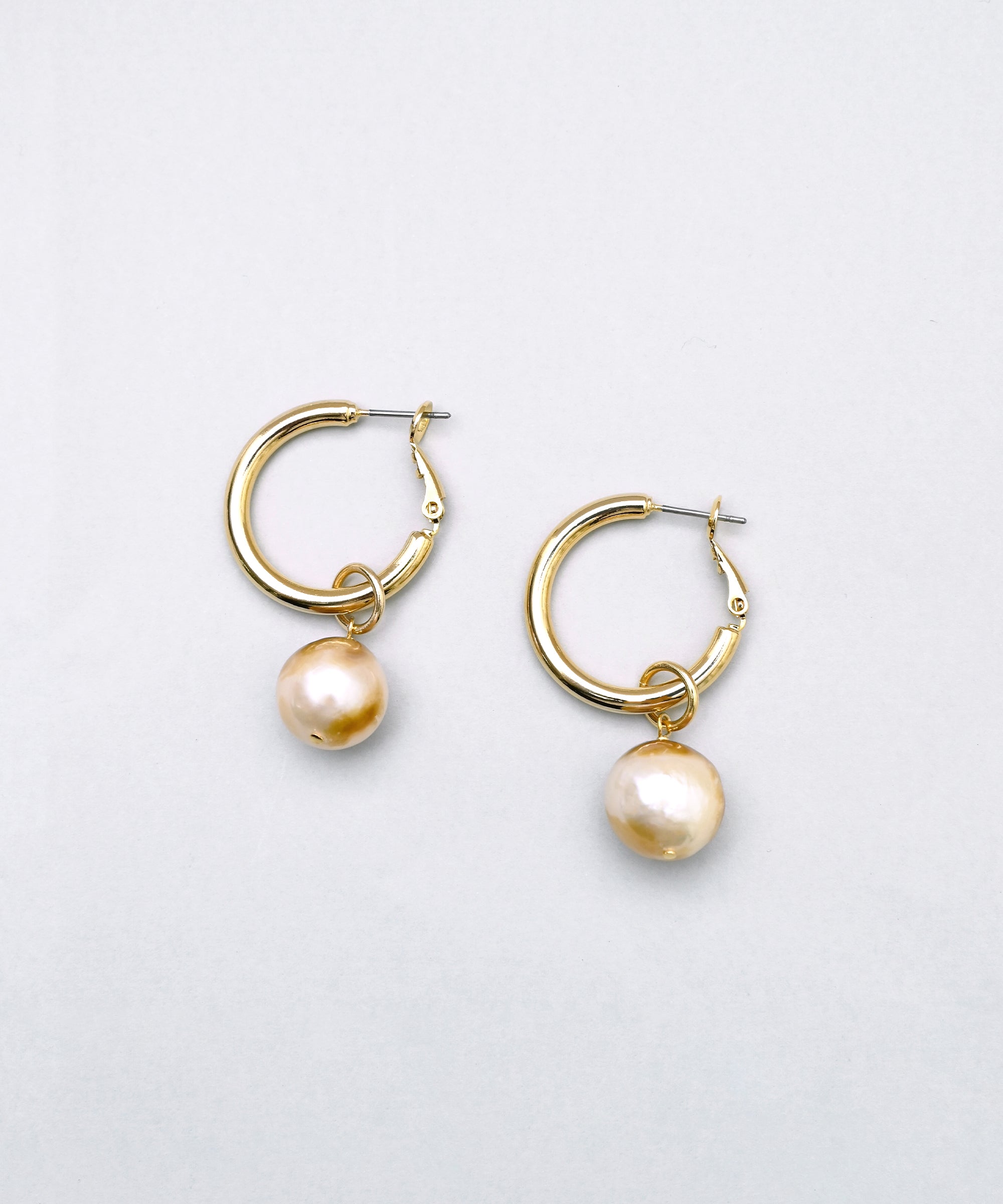 BASIC AND ACCENT】nuclear pearl 淡水パール ピアス – BASIC AND