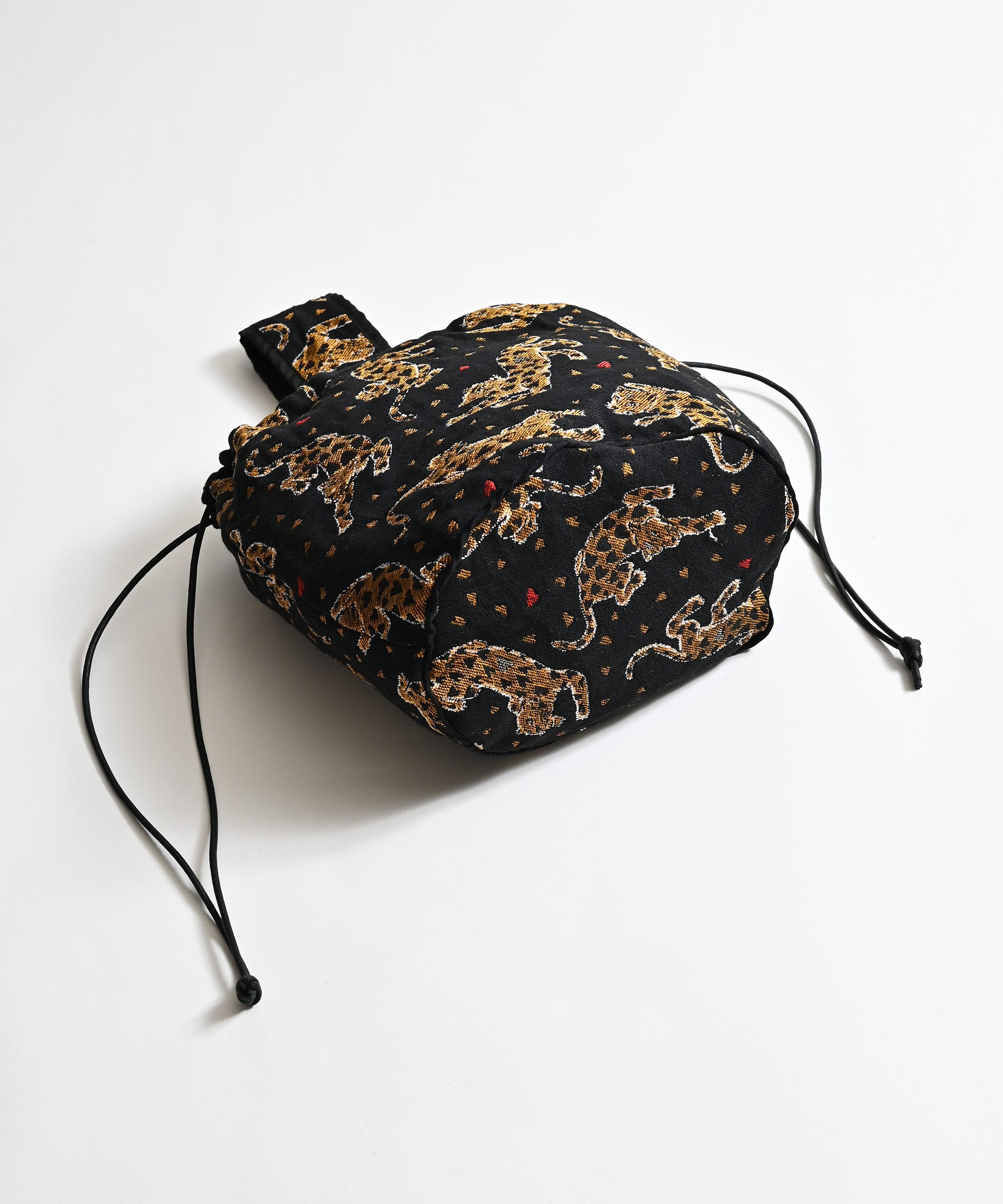 BASIC AND ACCENT】巾着ワンハンドルバッグ[Leopard] – BASIC AND