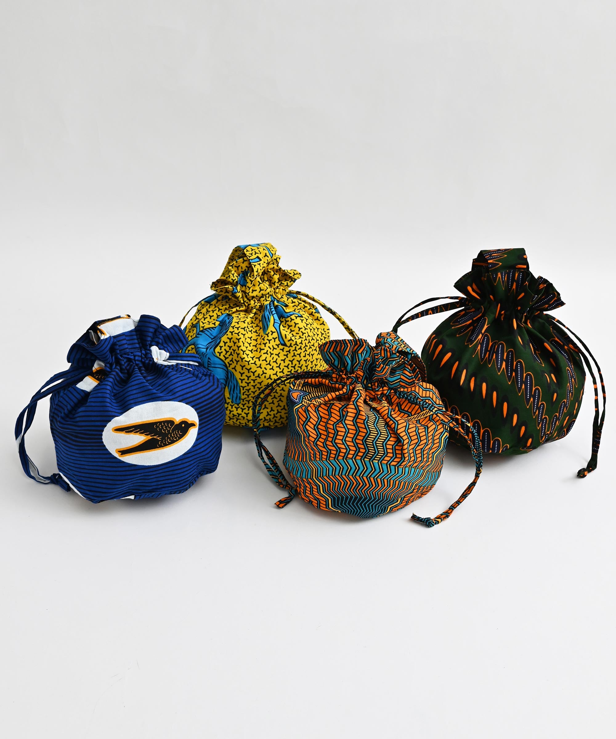 AFRICANSQUARE】パーニュ 巾着バッグ 丸底 ワンハンドル ウェーブ