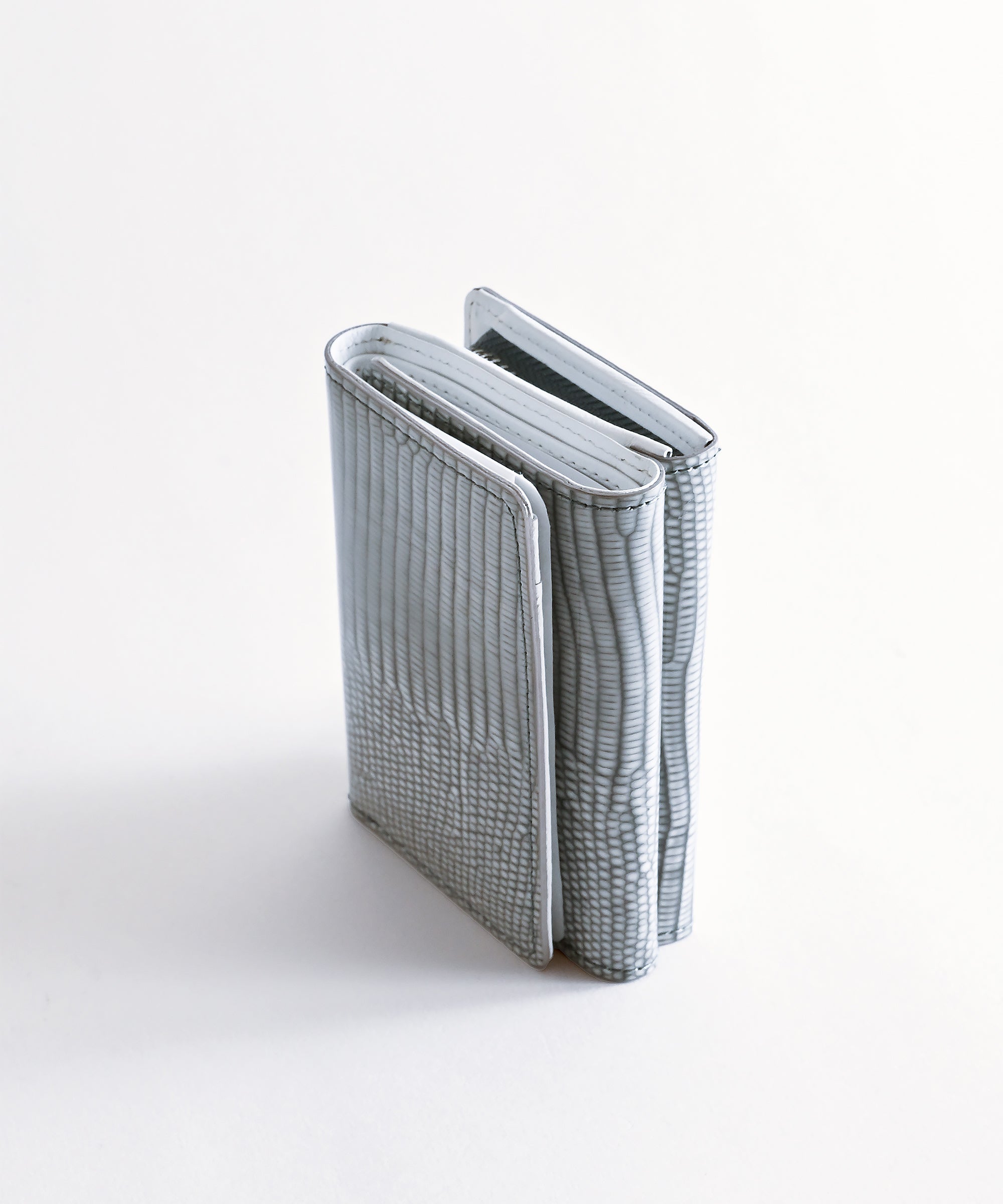 Neutral Gray/ニュートラルグレイ】 クレール 三つ折り財布 本革