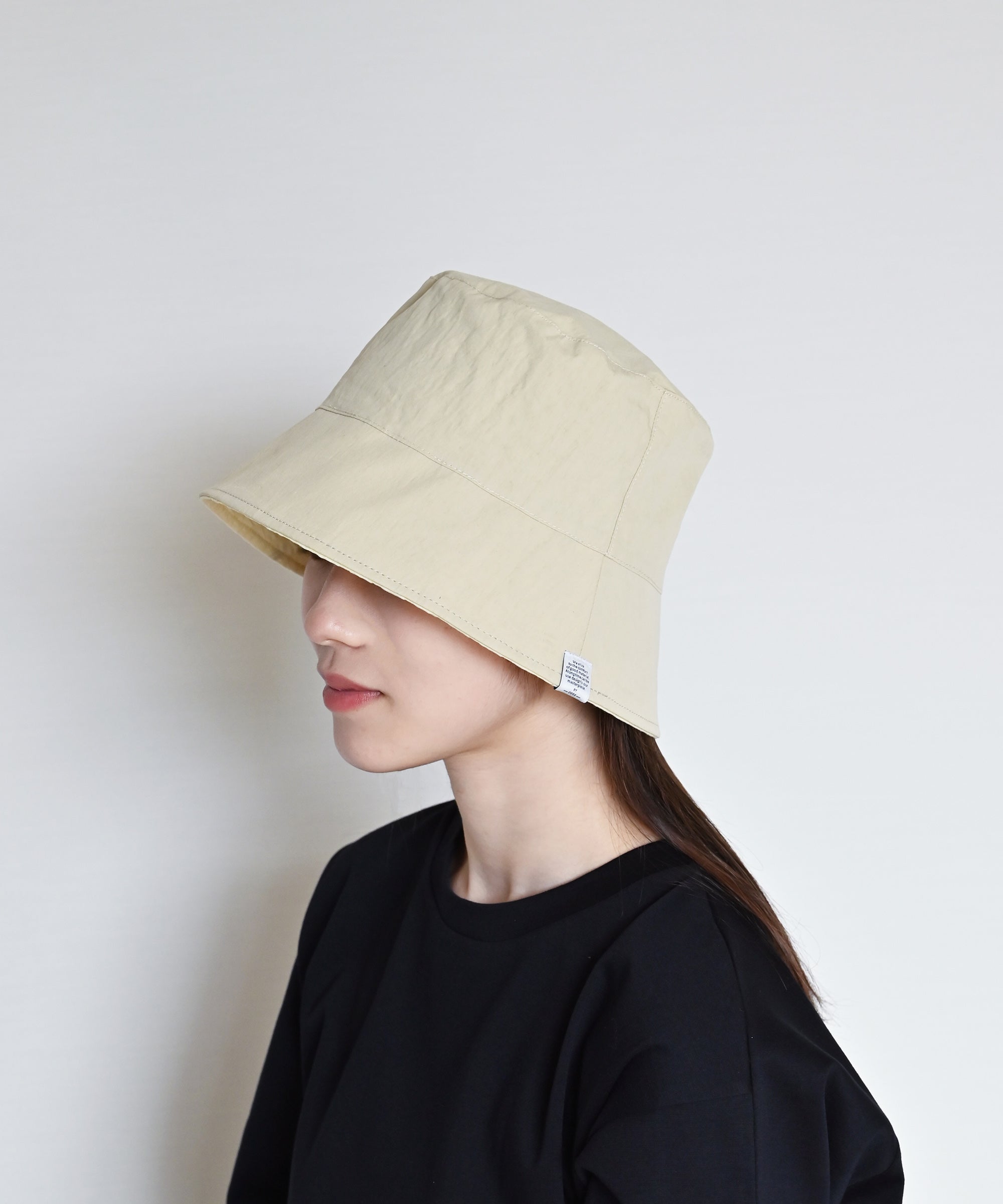 White (裏)