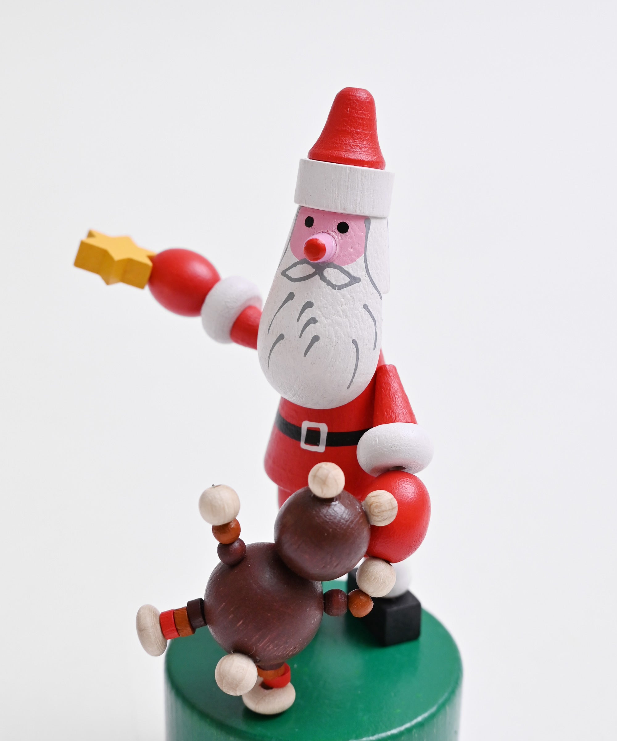 オールドサンタ、レッドテディベア シュタイフ「リトルサンタ2021」ヒイラギのクリスタルチャーム輝く