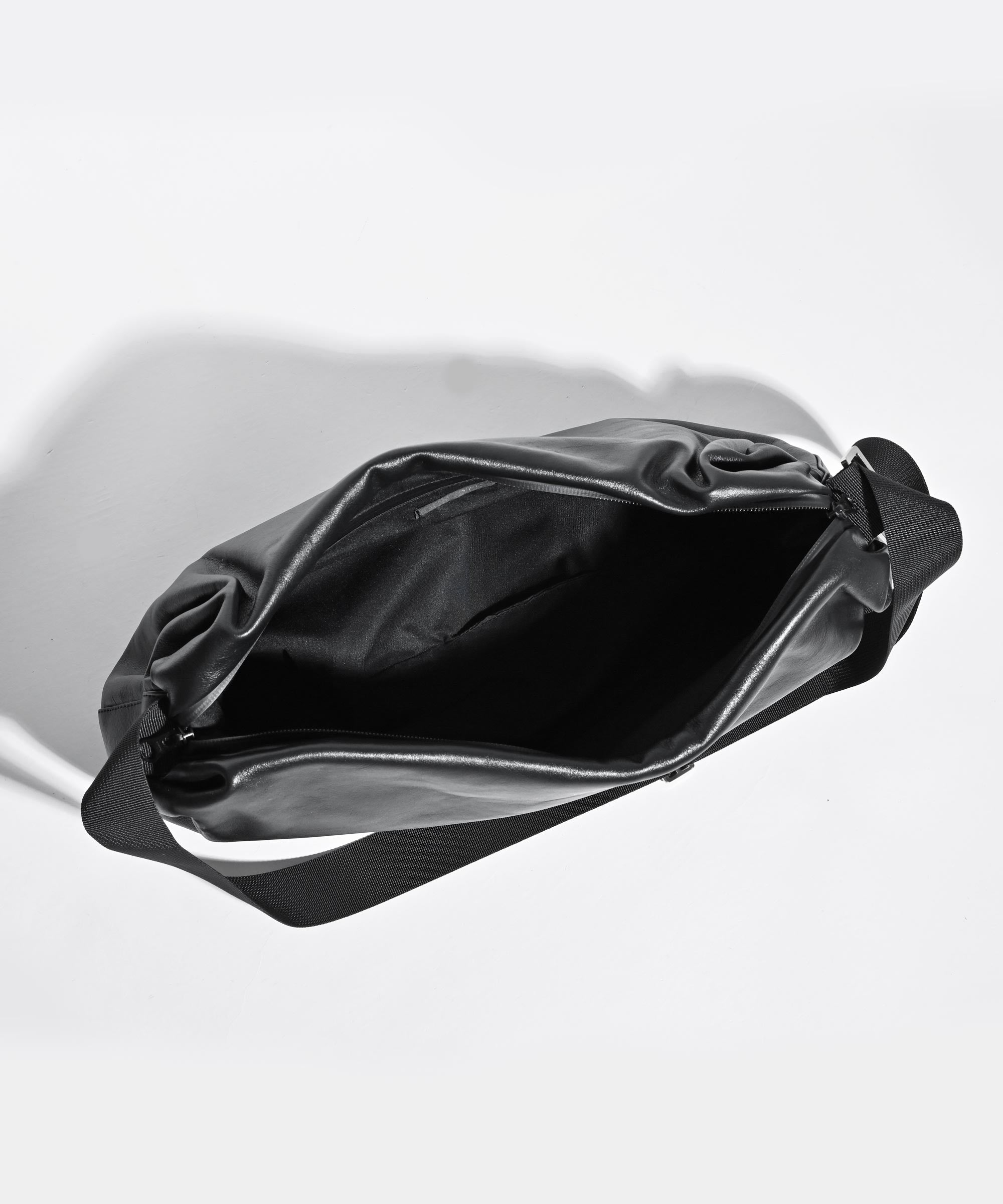 YArKA/ヤーカ】real leather big tuck design shoulder bag [tdht3