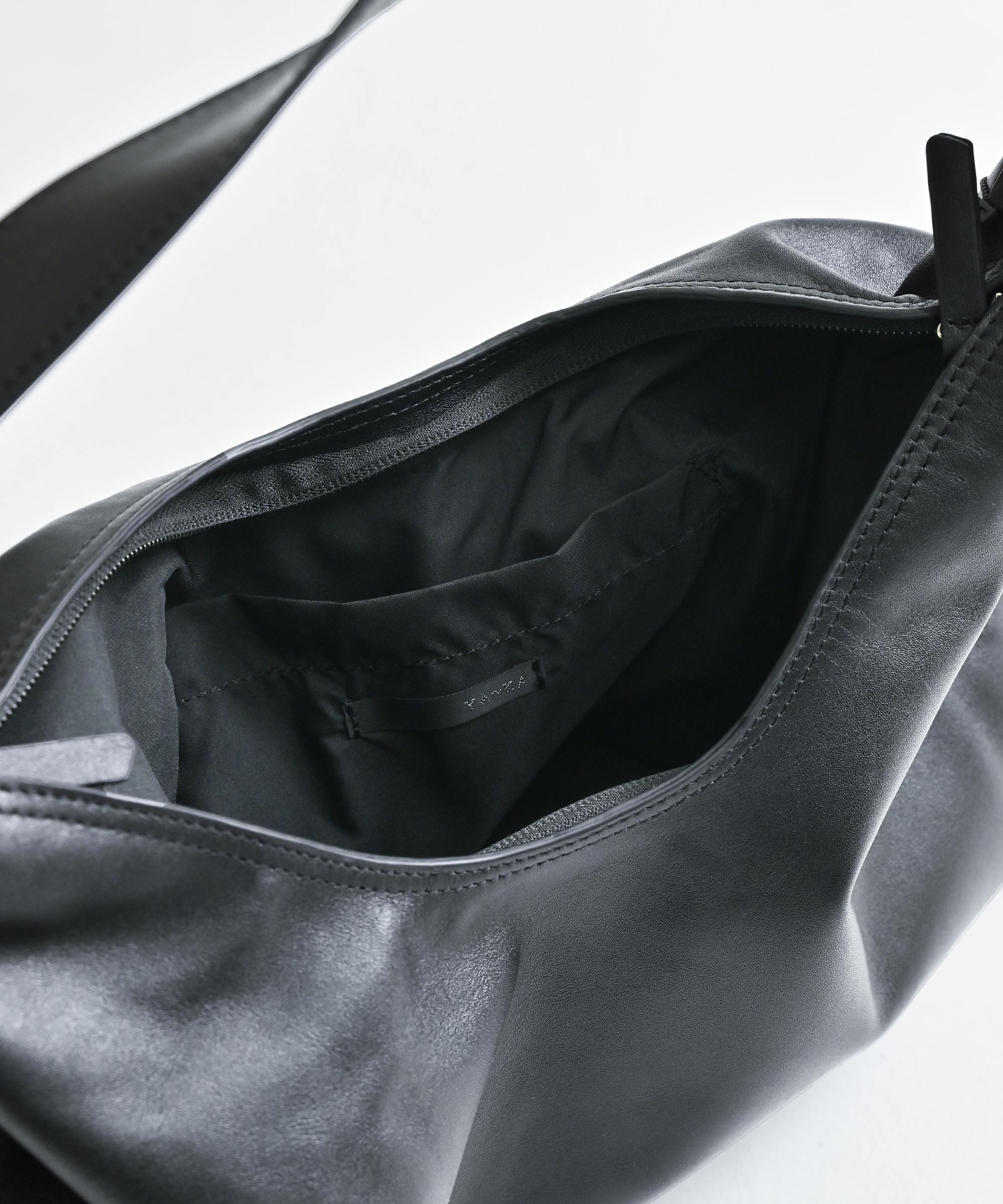 YArKA(ヤーカ)】real leather round design one handle big bag