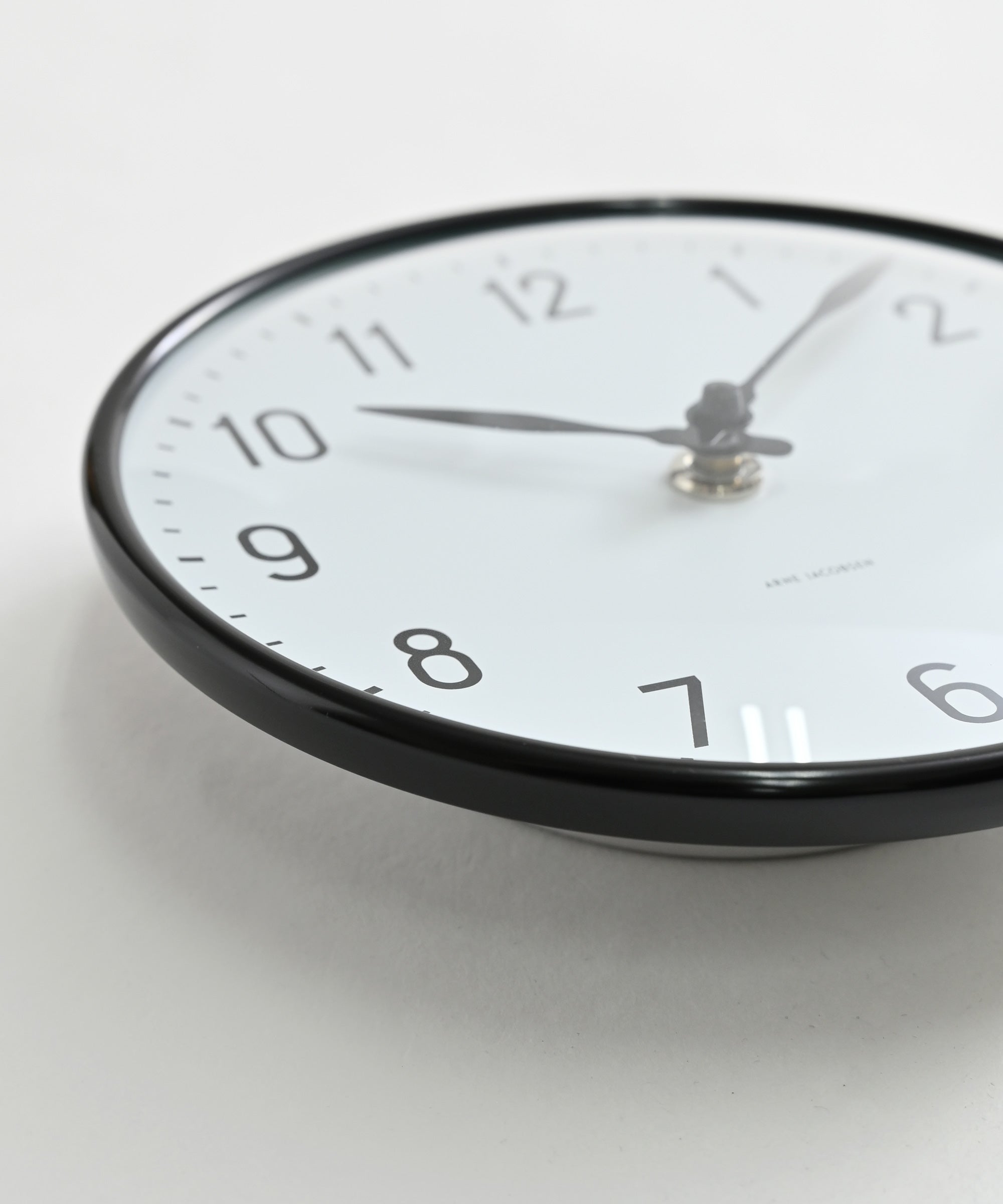 ARNE JACOBSEN】Station Wall Clock 29cm – BASIC AND ACCENT ONLINE STORE