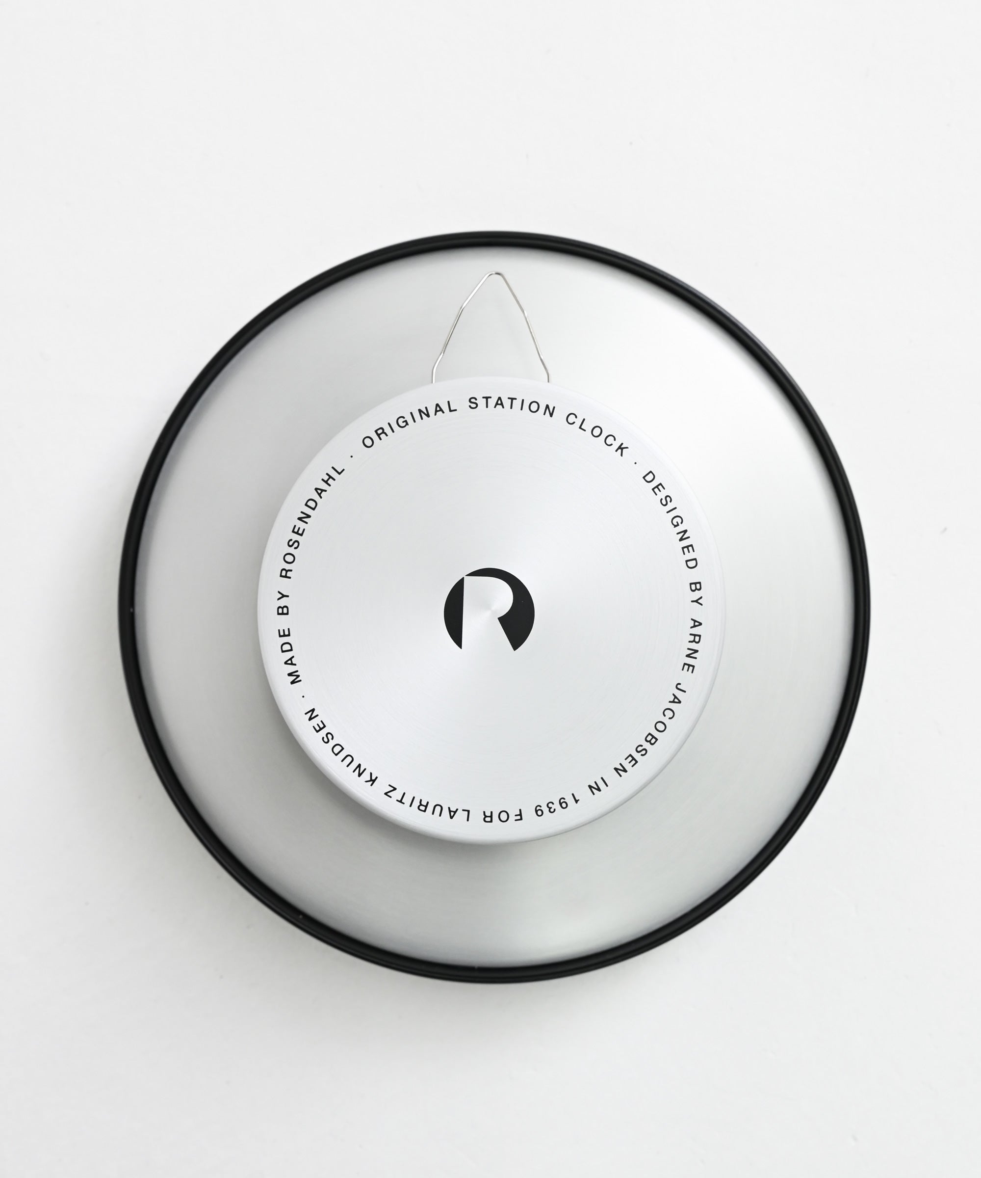 ARNE JACOBSEN】Station Wall Clock 16cm – BASIC AND ACCENT ONLINE STORE