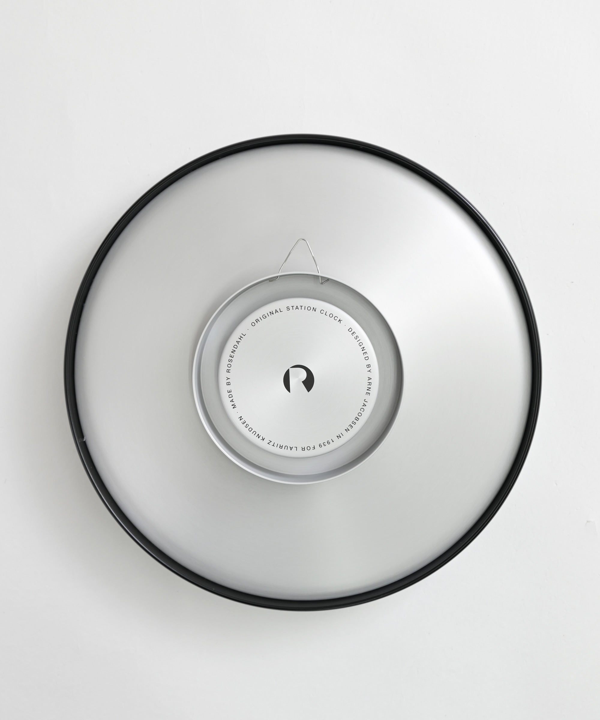 ARNE JACOBSEN】Station Wall Clock 29cm – BASIC AND ACCENT ONLINE STORE