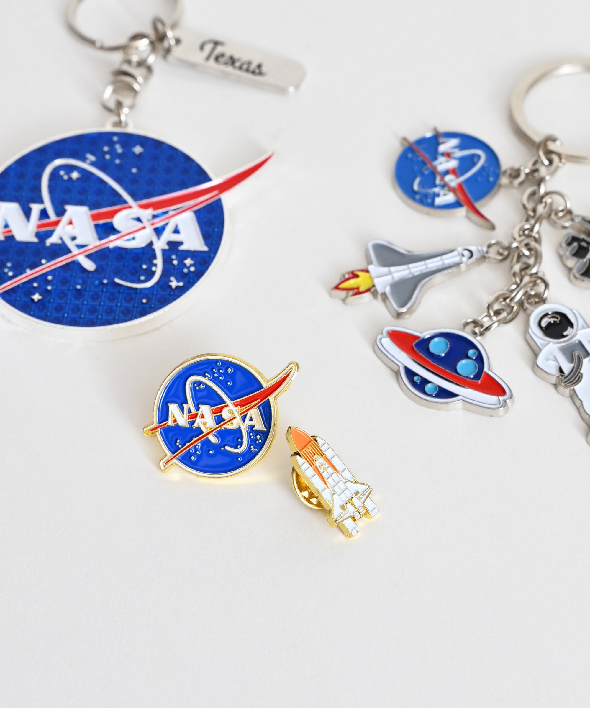 City Merchandise】ピンバッジ NASA rocket – BASIC AND ACCENT ONLINE