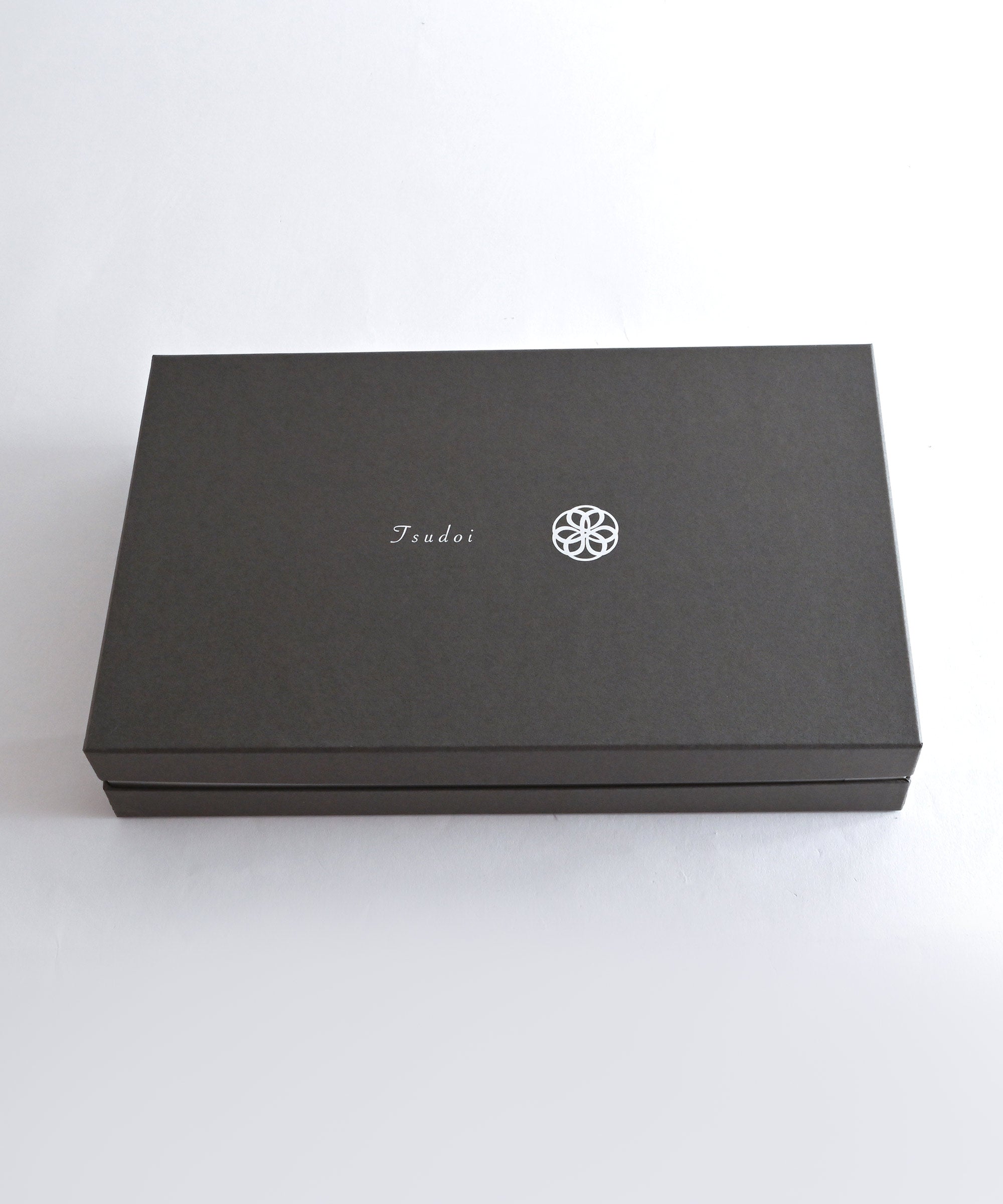 つどい鉢】淡青白釉 輪花長鉢 – BASIC AND ACCENT ONLINE STORE つどい鉢】淡青白釉 輪花長鉢 – BASIC AND ACCENT ONLINE STORE