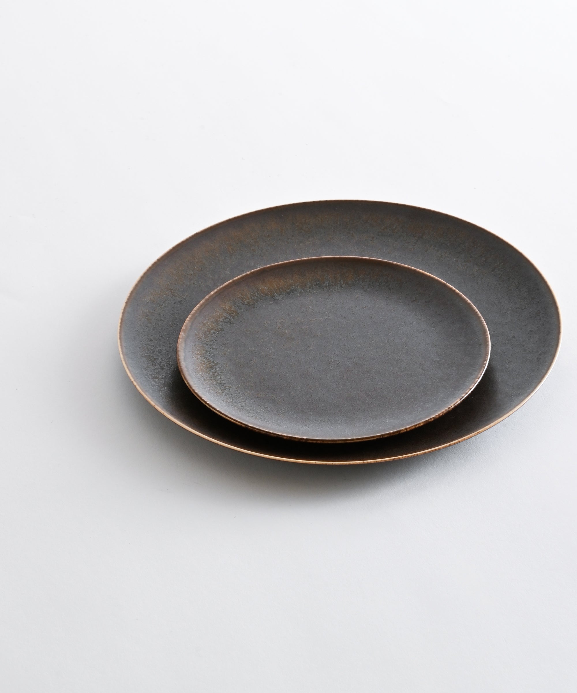 東峰窯】 アスト ラウンドプレート M 23cm – BASIC AND ACCENT ONLINE
