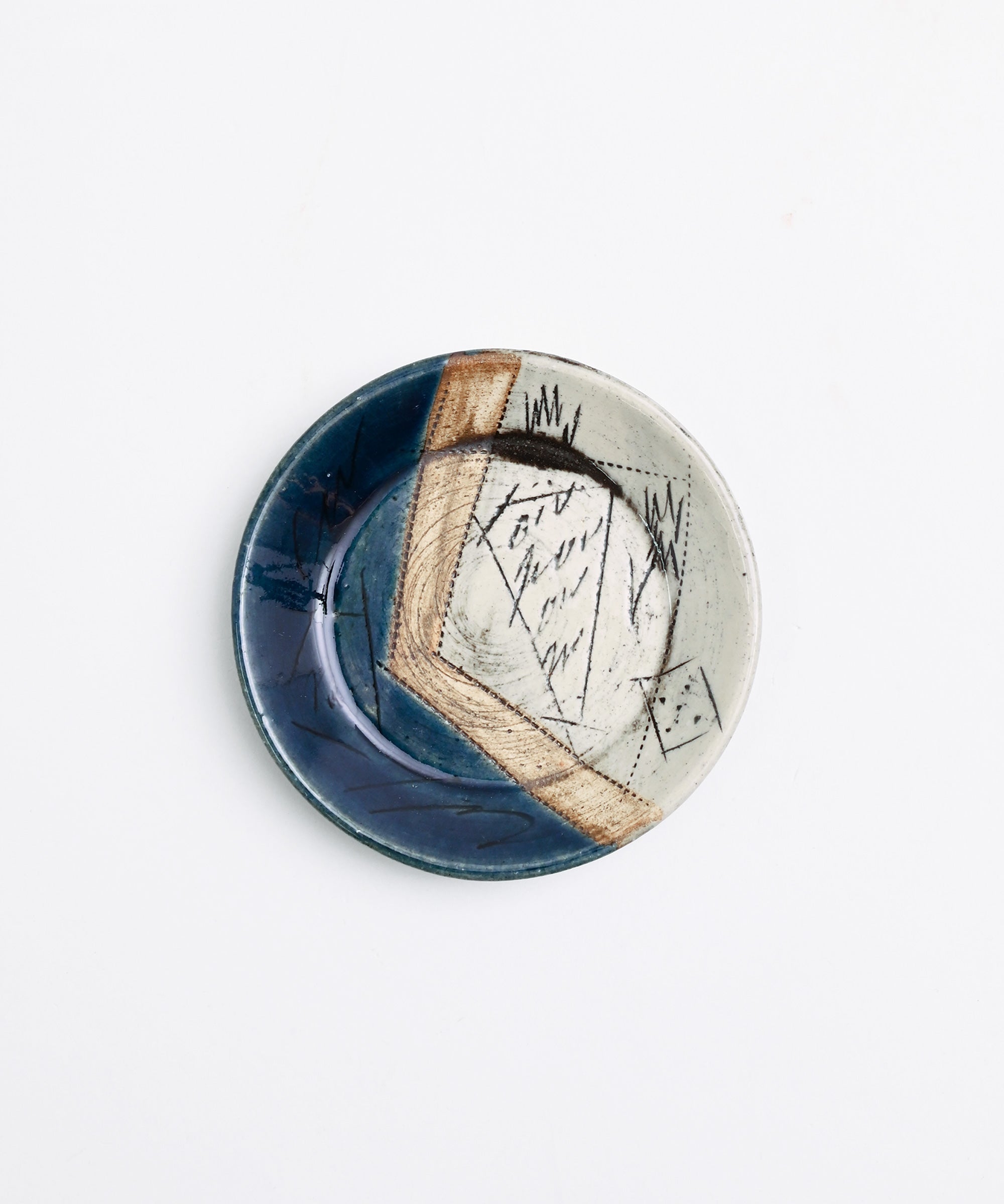 瀬貞製陶所】五方唐花 COMMON 小皿 – BASIC AND ACCENT ONLINE STORE