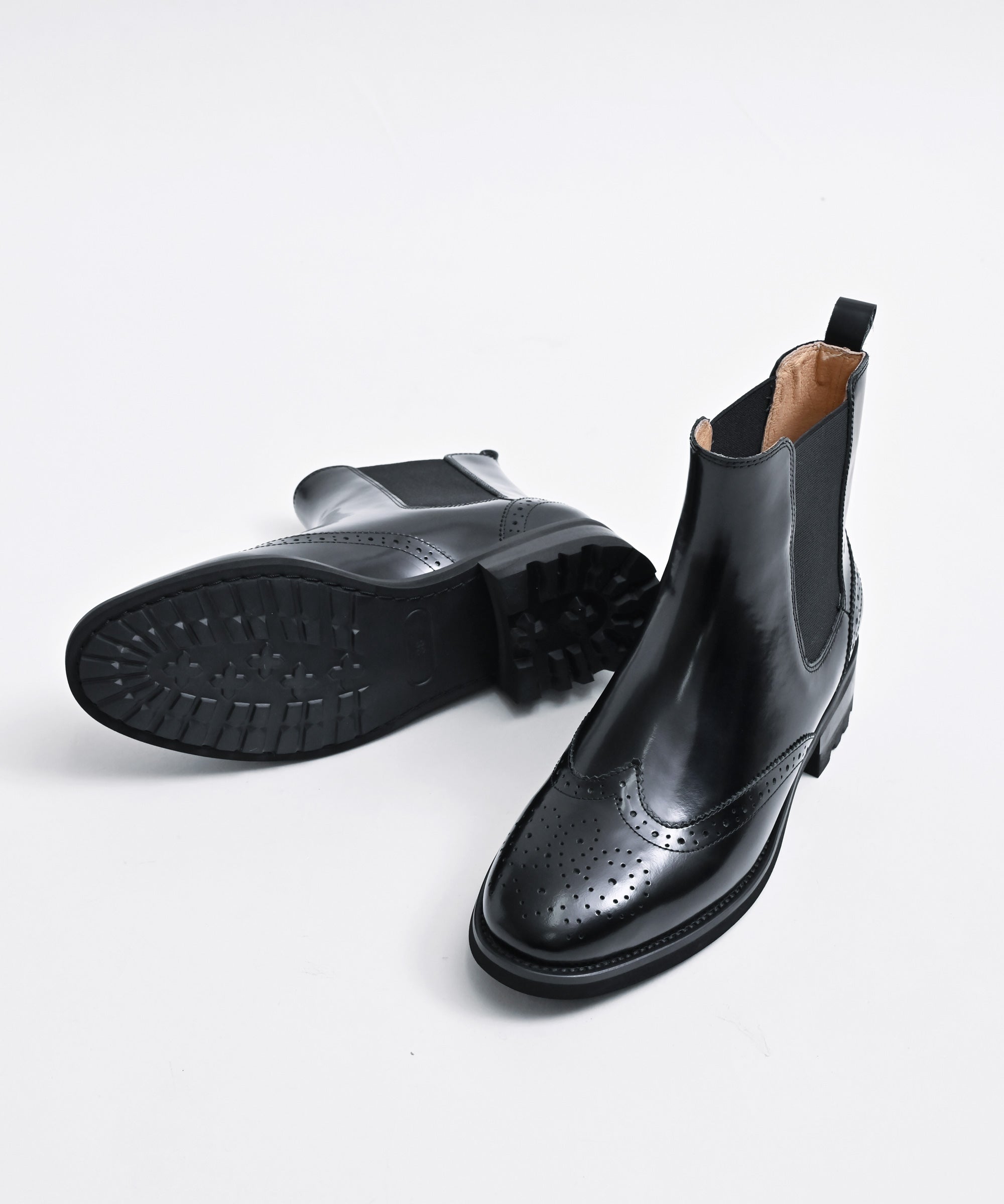 BOTTEGA VENETA ガラスレザー ウィングチップ ブーツ 黒 42.5 ボッテガヴェネタ タイヤ レザー ショートブーツ 45 メンズ