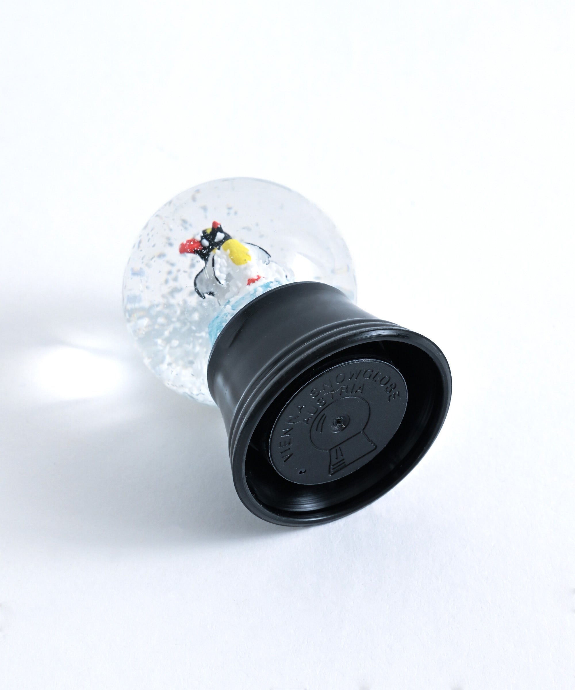 スノードーム (ペンギン) 45mm – BASIC AND ACCENT ONLINE STORE