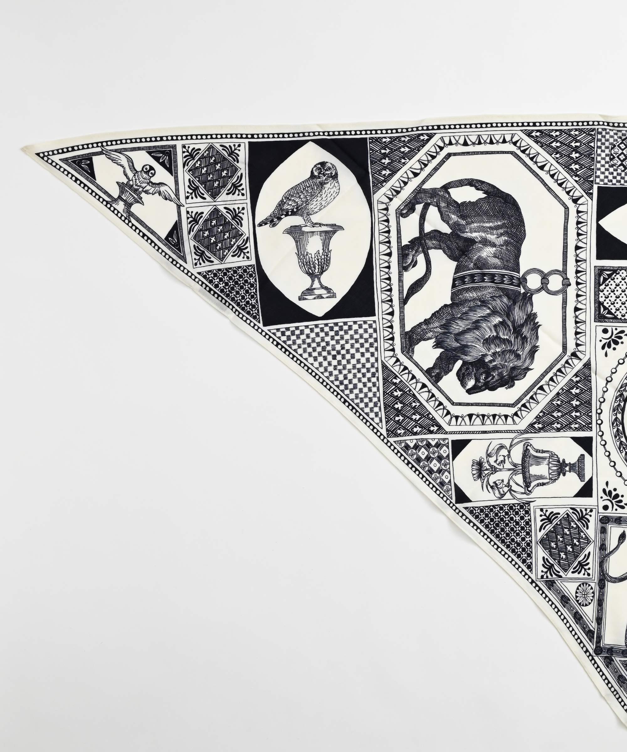 INOUI EDITIONS(イヌイ・エディション)】TRIANGLE SCARF – BASIC AND