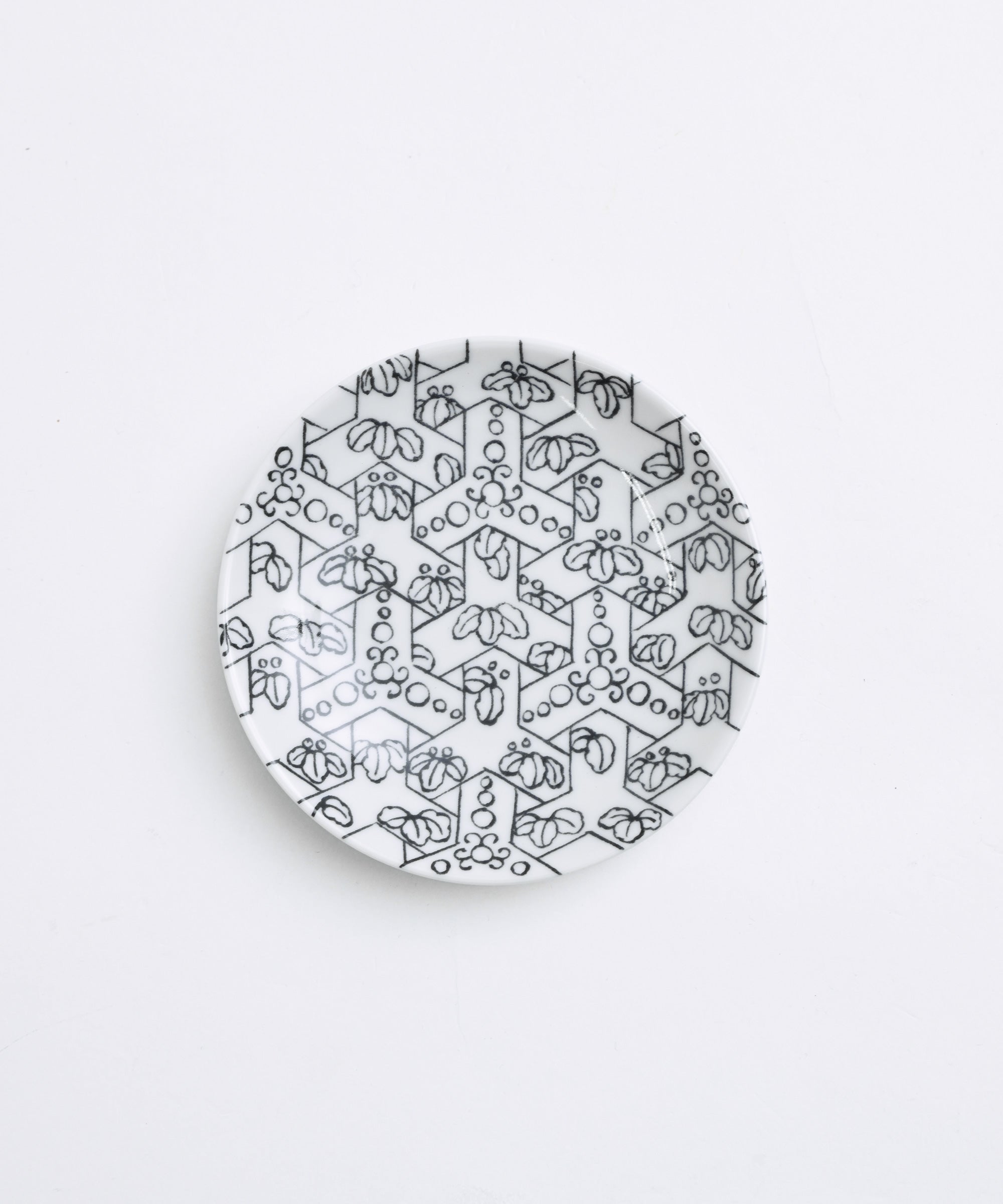 瀬貞製陶所】五方唐花 COMMON 小皿 – BASIC AND ACCENT ONLINE STORE