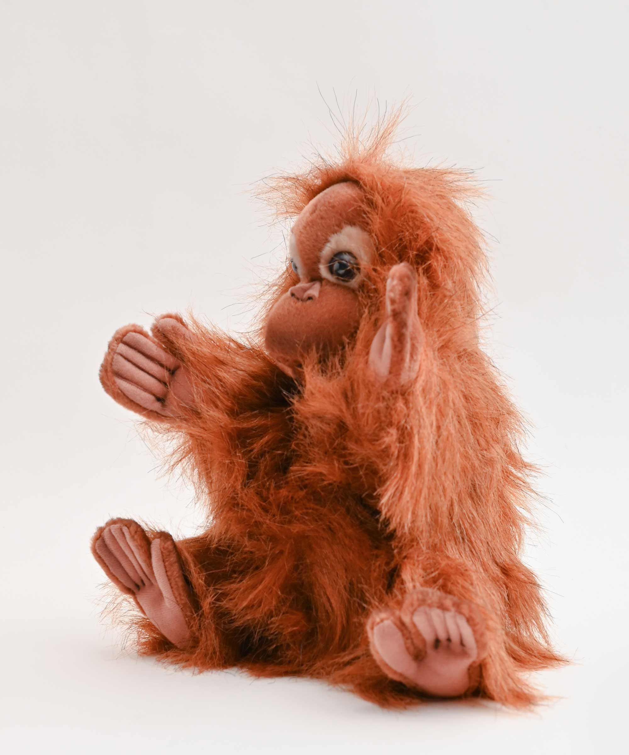 【HANSA 】オランウータン ぬいぐるみ 約30cm HANSA/ハンサ】 ハンドパペット オランウータン ぬいぐるみ – BASIC